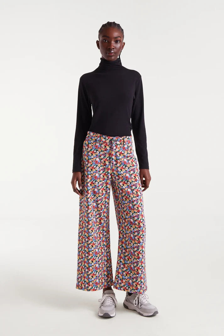 Maglietta nera a collo alto