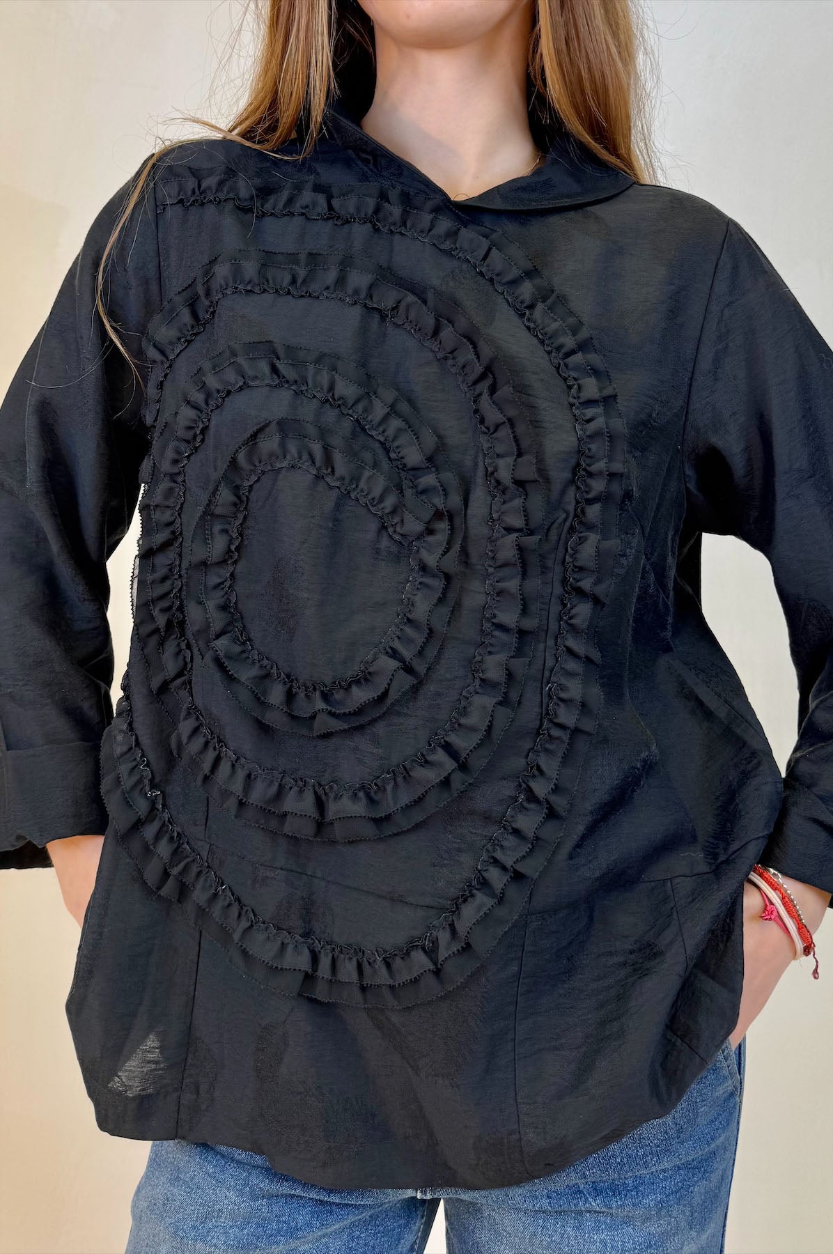 Blusa con motivo applicato