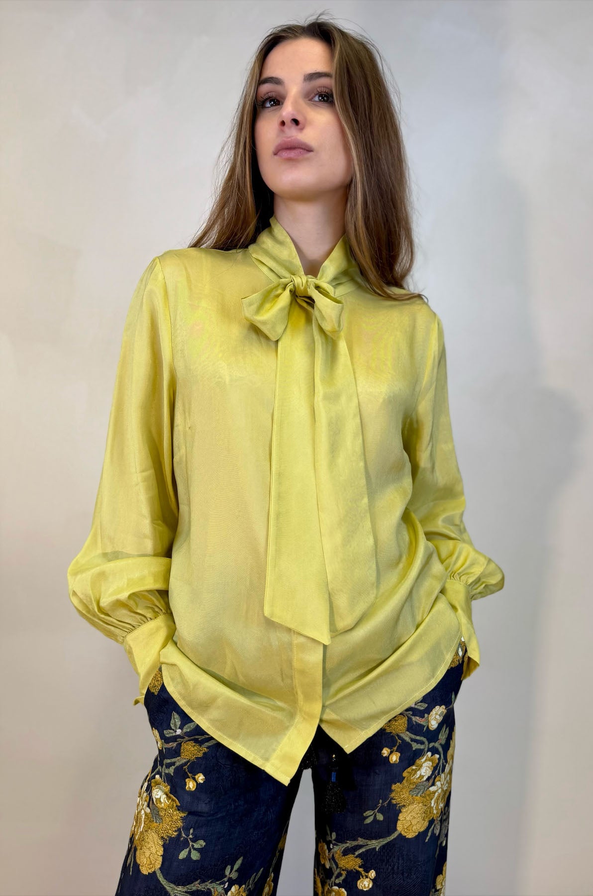 Camicia Tinta Unita con Fiocco