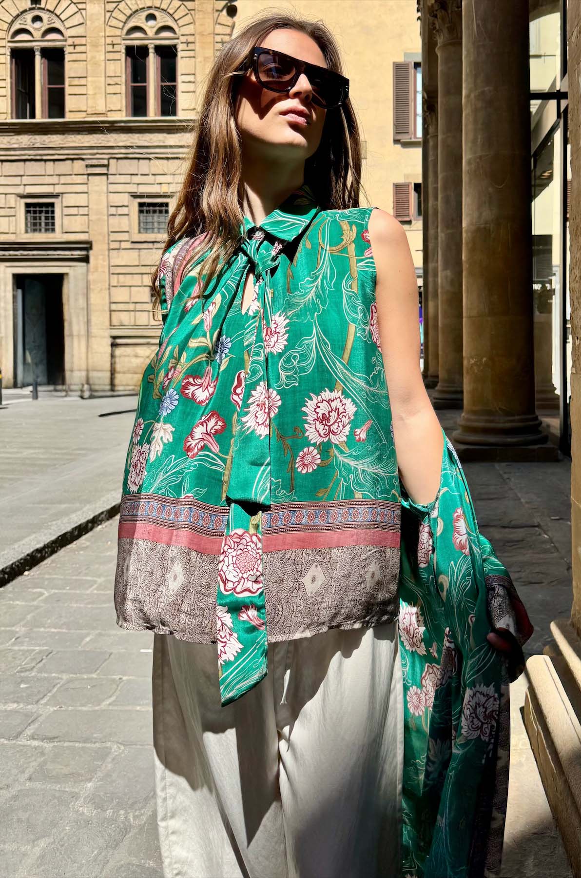 camicia smanicata fantasia floreale