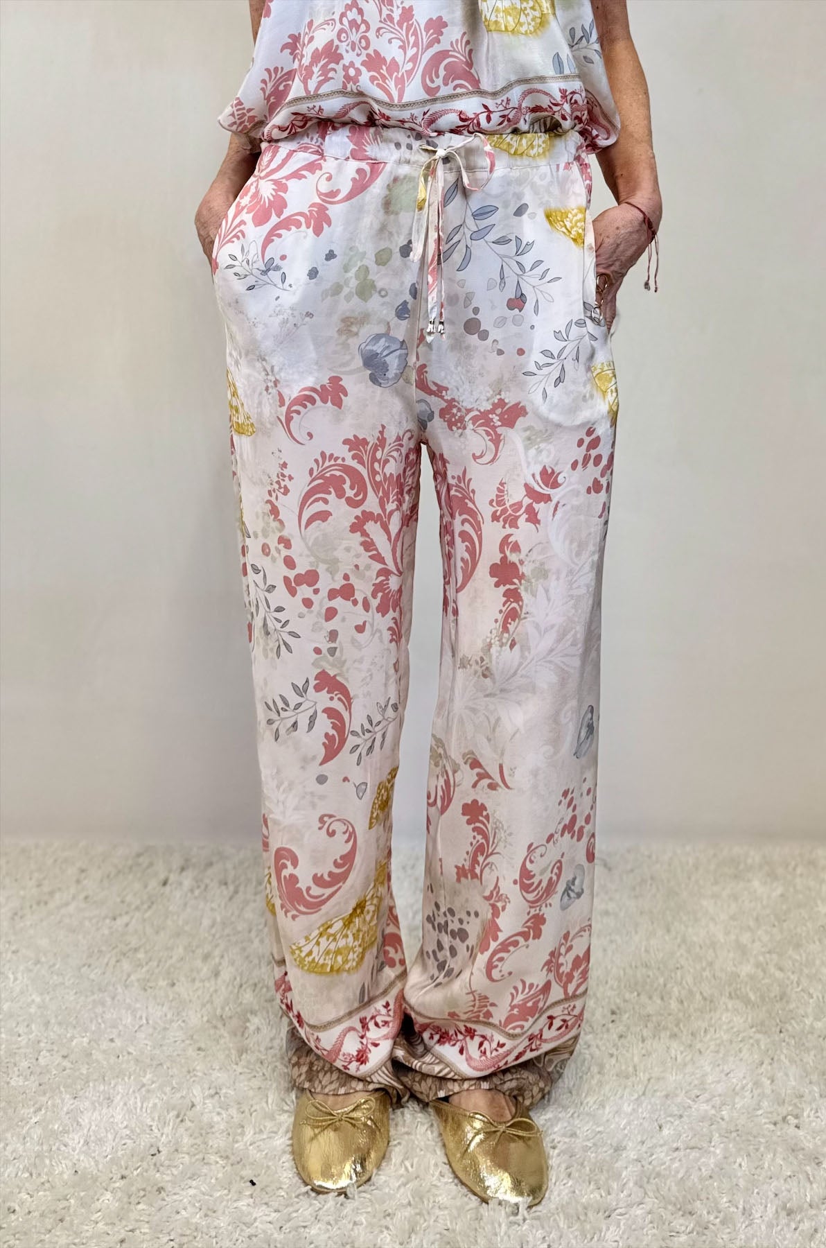 Pantalone in viscosa stampa farfalle