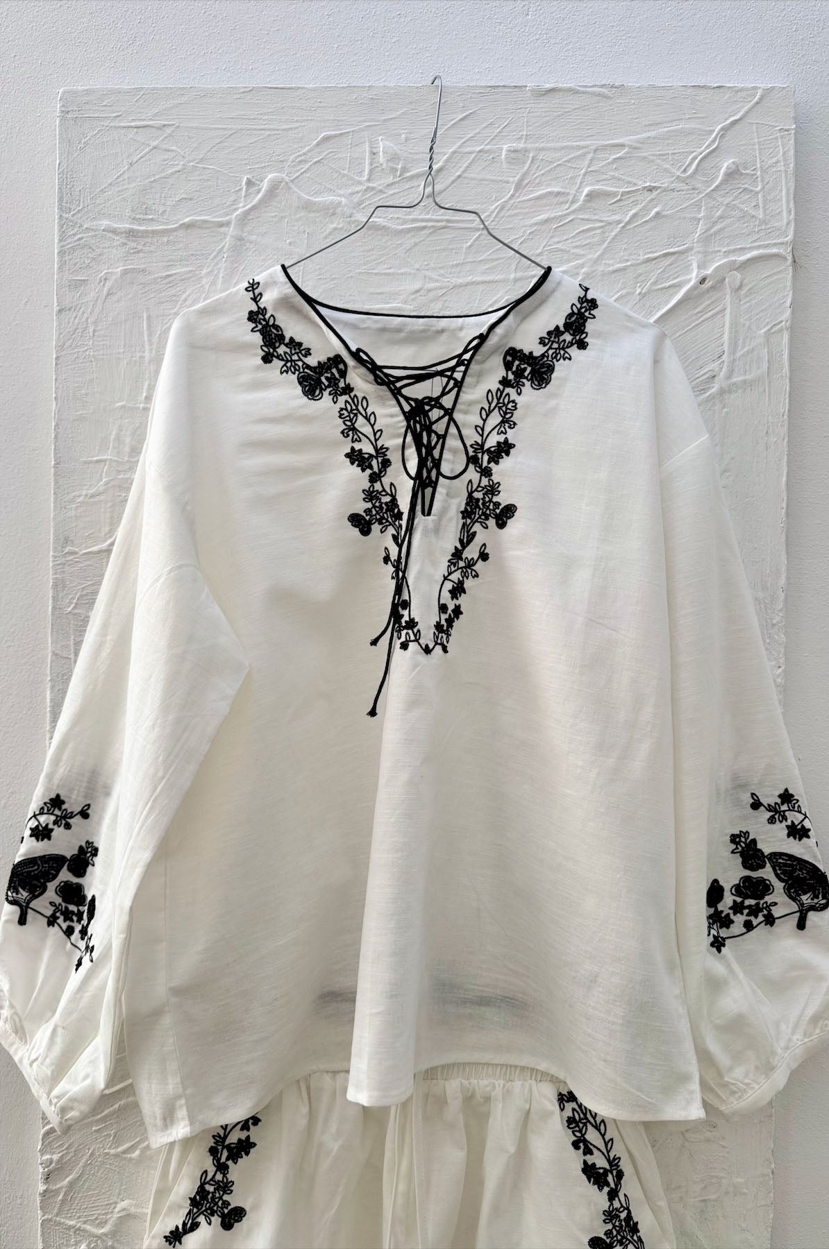 Completo Ricamato in Lino e Cotone