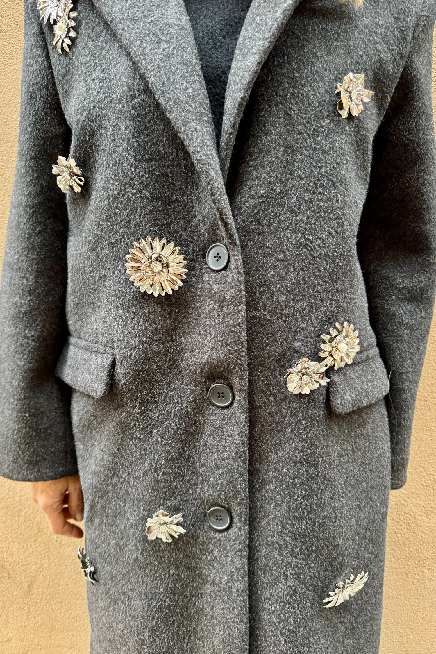 Cappotto Monopetto Spille Gioiello