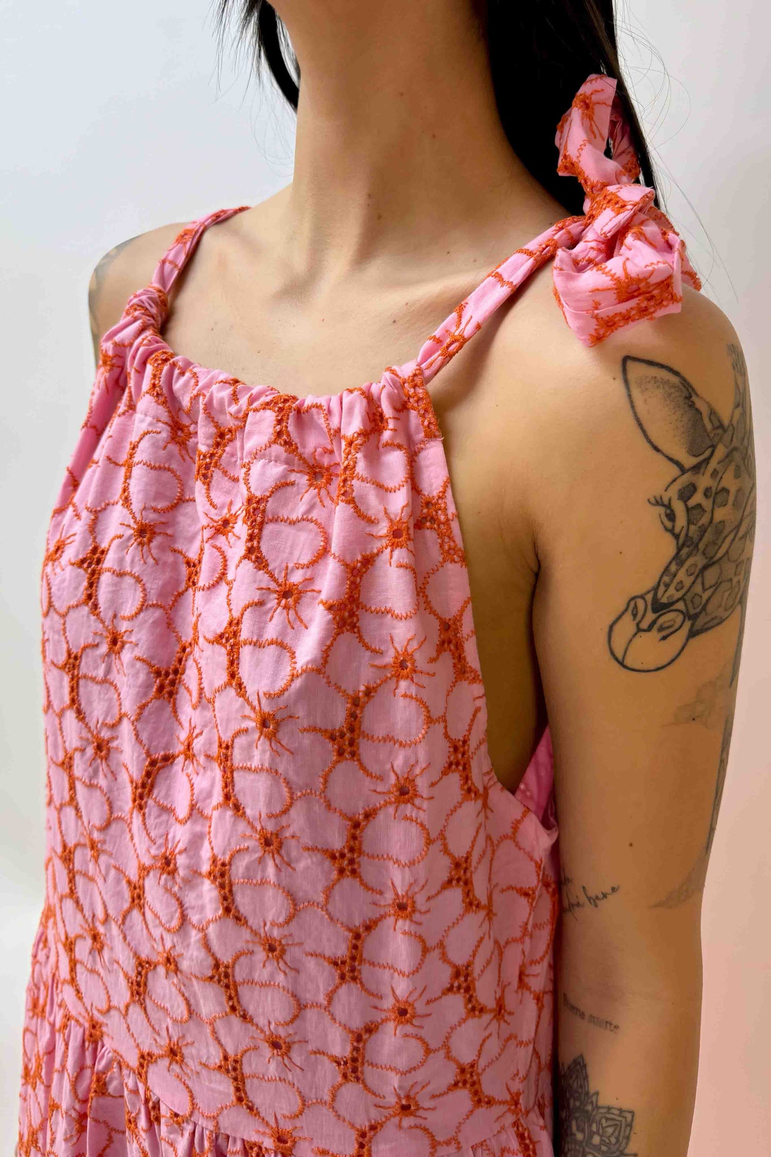 Abito Lungo Rosa Ricamato