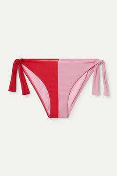 Slip bikini bicolore rosso con laccetti