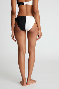 Slip bikini bicolore nero con fiocco