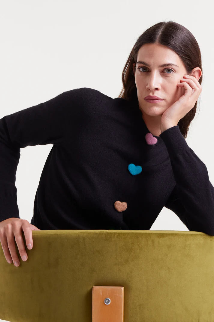 Cardigan nero lavorato a maglia con dettaglio a cuore