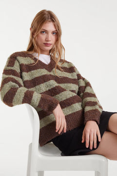 Maglione a righe marrone e verde