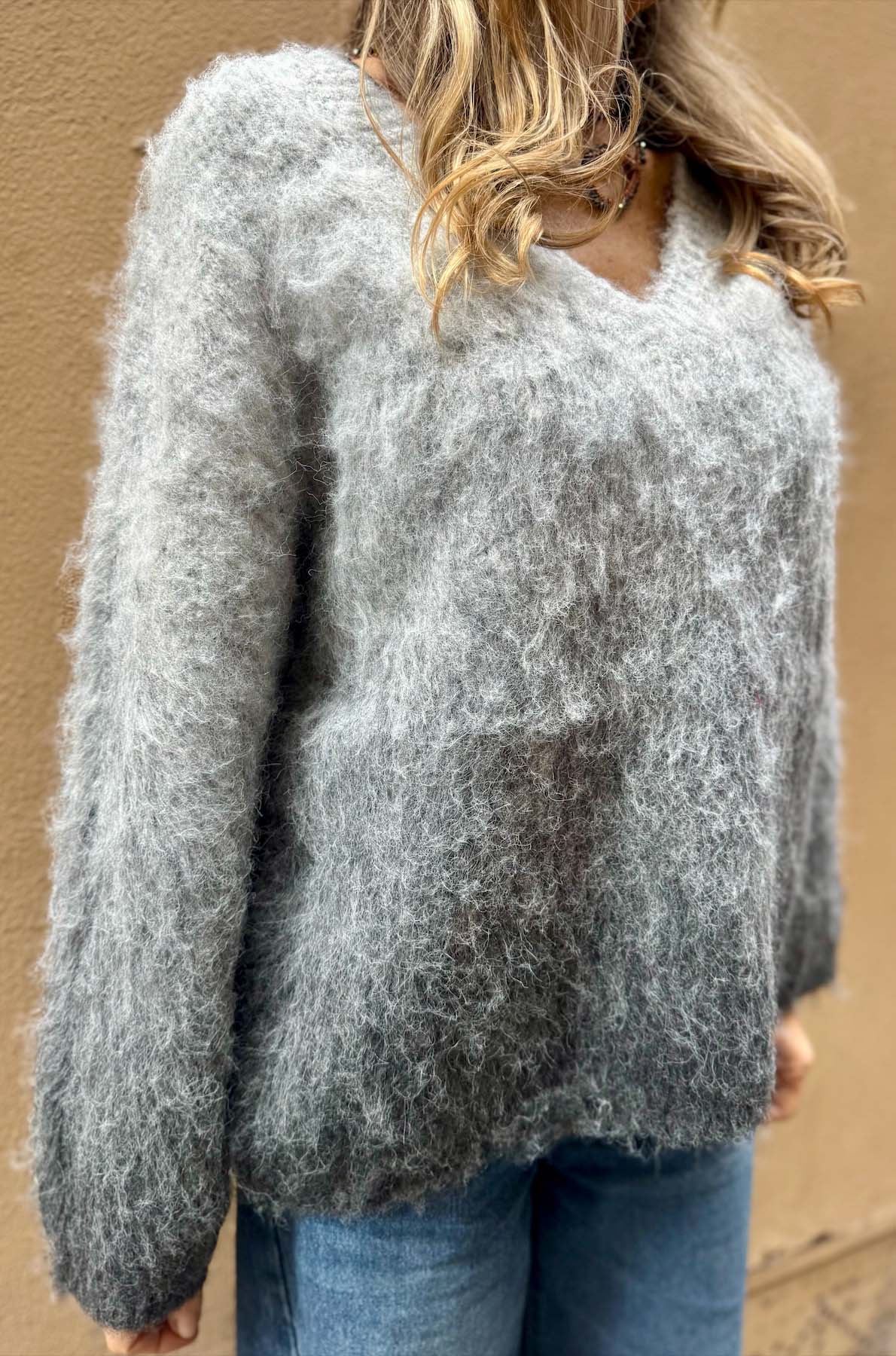 Maglione a V effetto Mohair