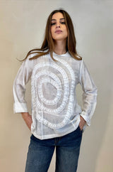 Blusa con motivo applicato