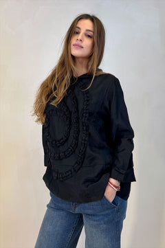 Blusa con motivo applicato