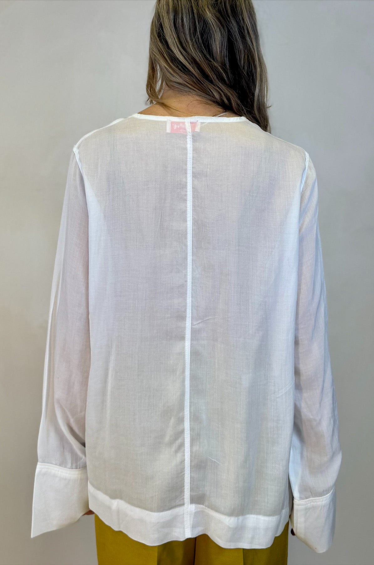 Blusa a V con nastrino