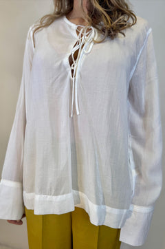 Blusa a V con nastrino