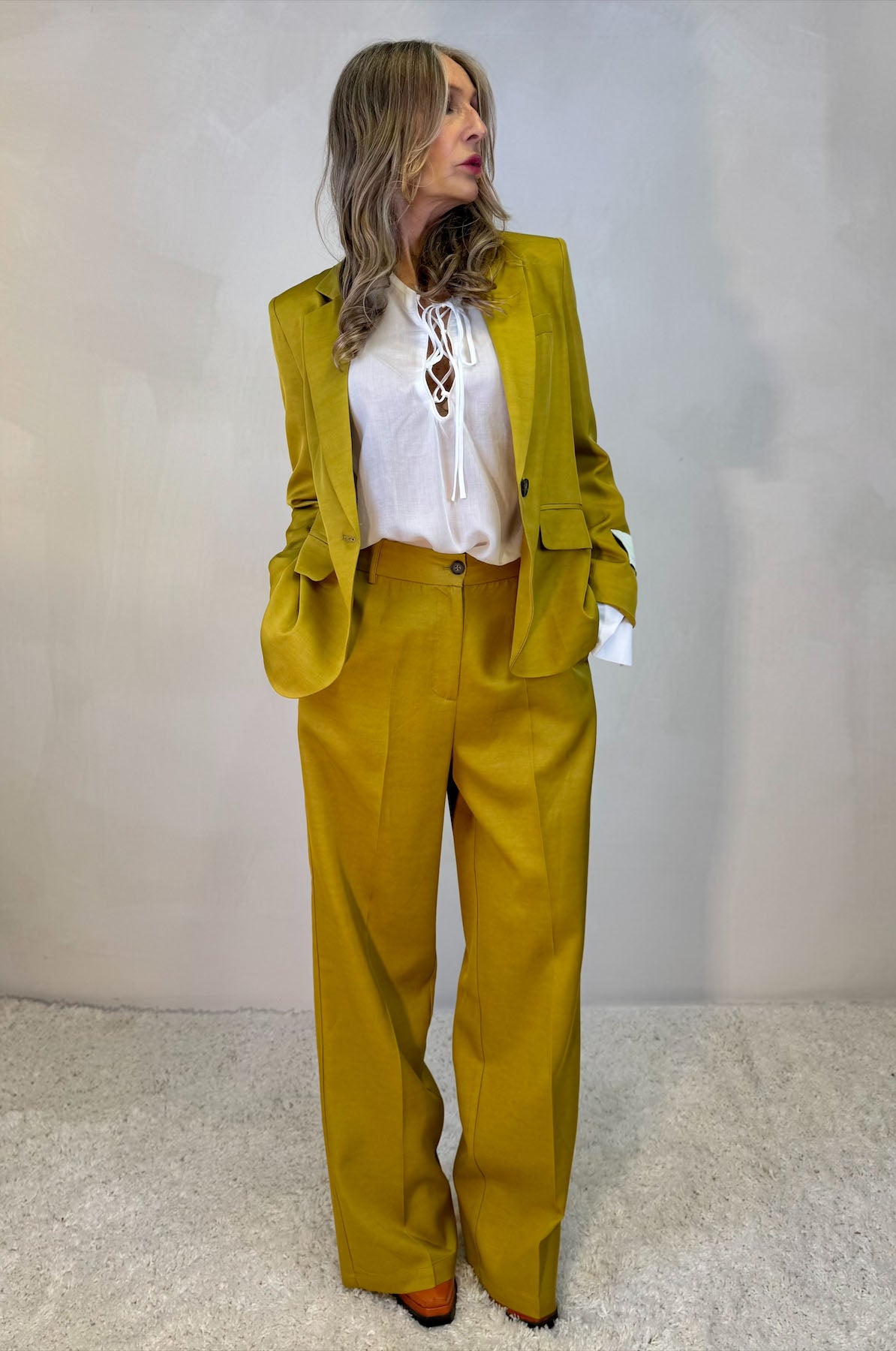 Blusa a V con nastrino