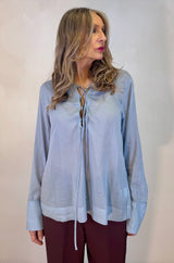Blusa a V con nastrino