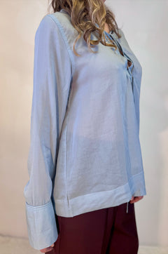 Blusa a V con nastrino