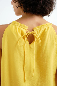 Top halter giallo