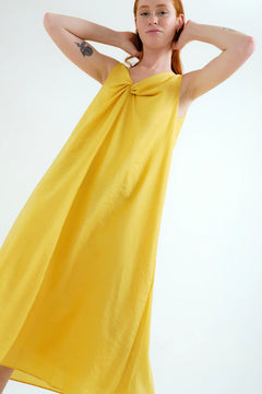 Abito smanicato giallo