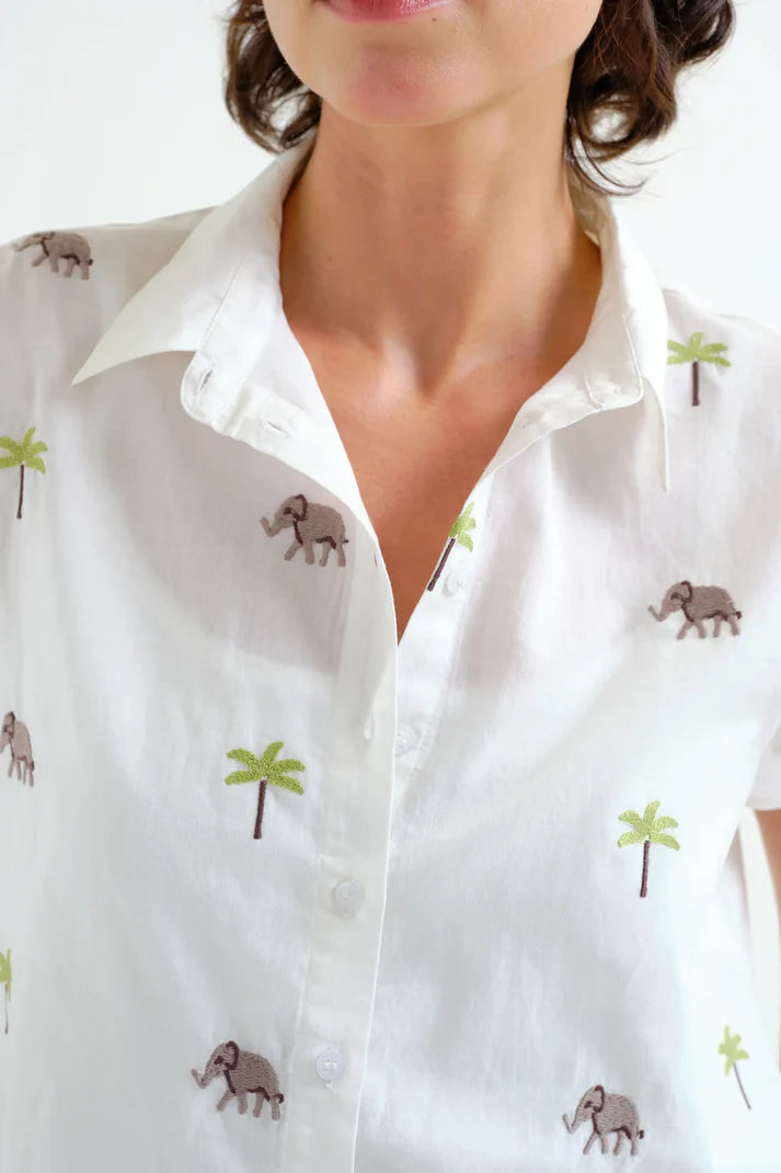 Camicia con stampa di elefanti e palme
