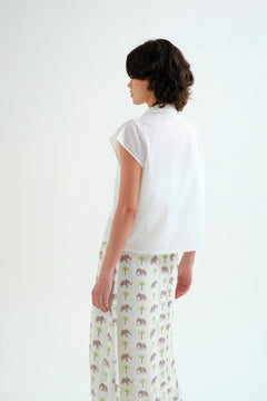 Camicia con stampa di elefanti e palme