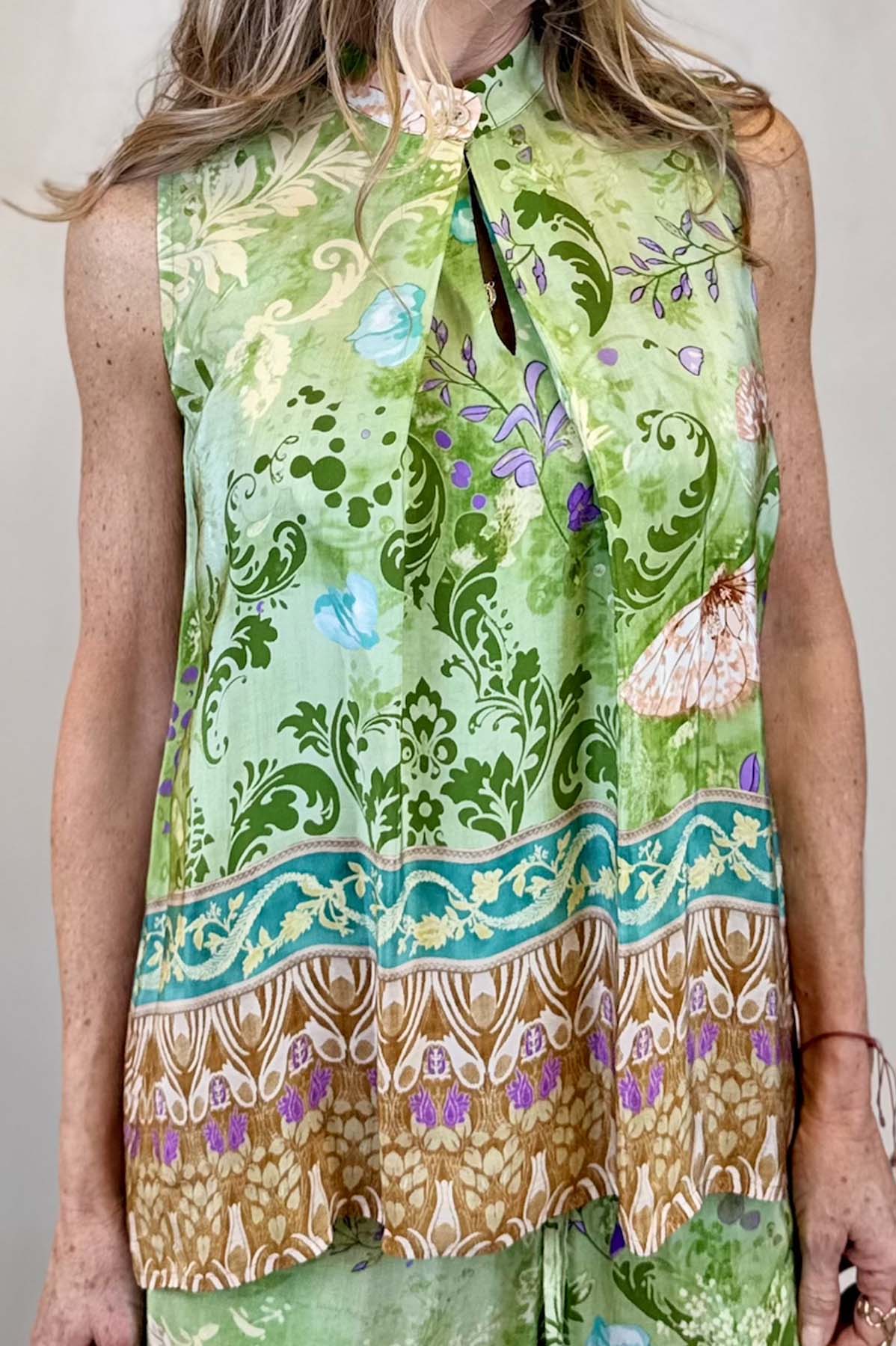 Camicia senza maniche in viscosa stampa farfalle
