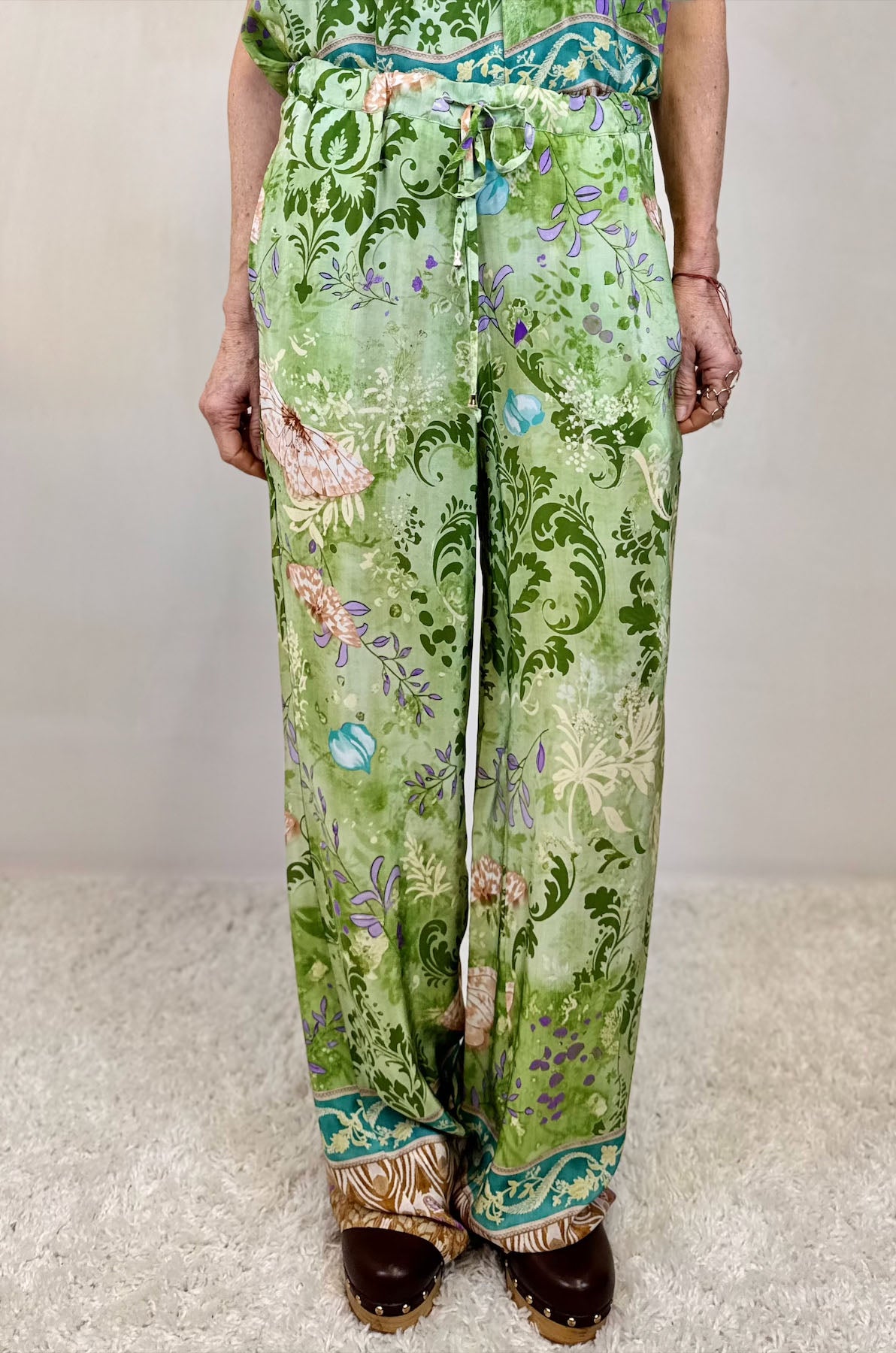 Pantalone in viscosa stampa farfalle