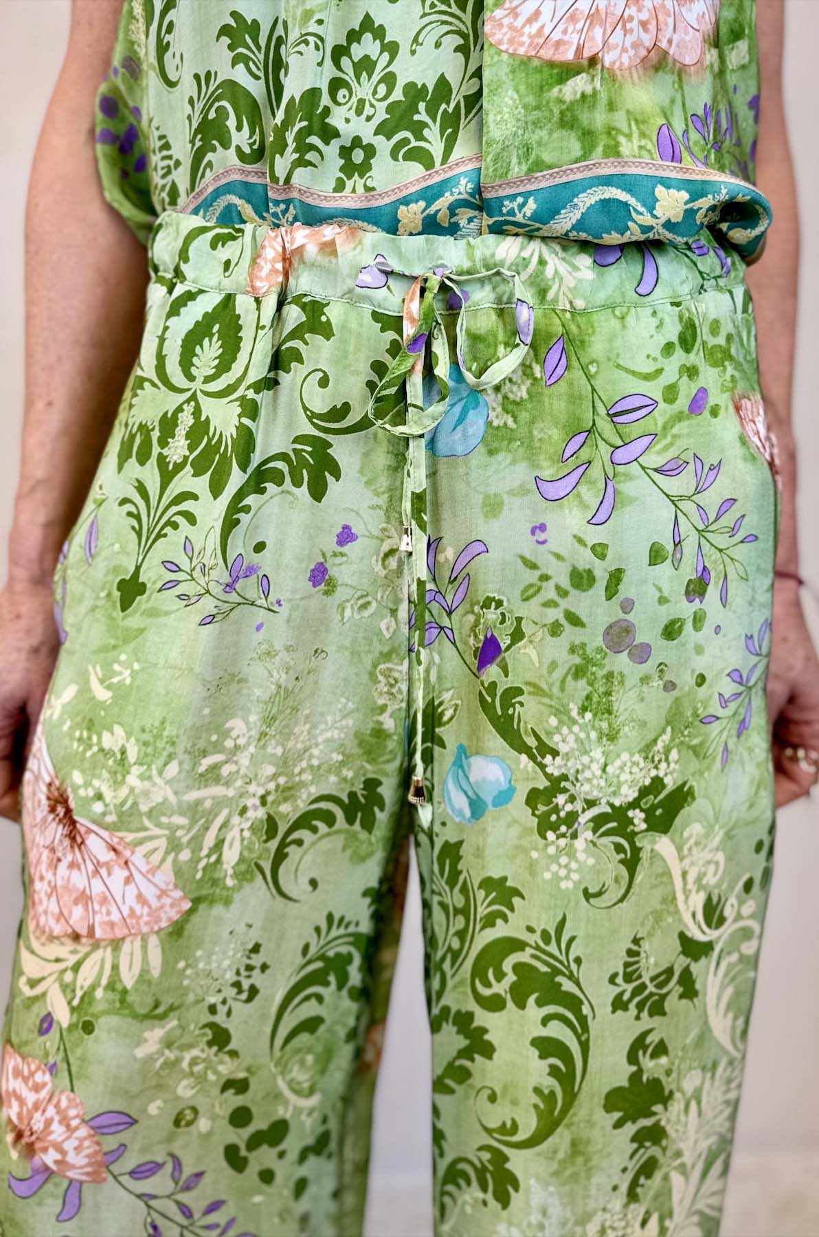 Pantalone in viscosa stampa farfalle
