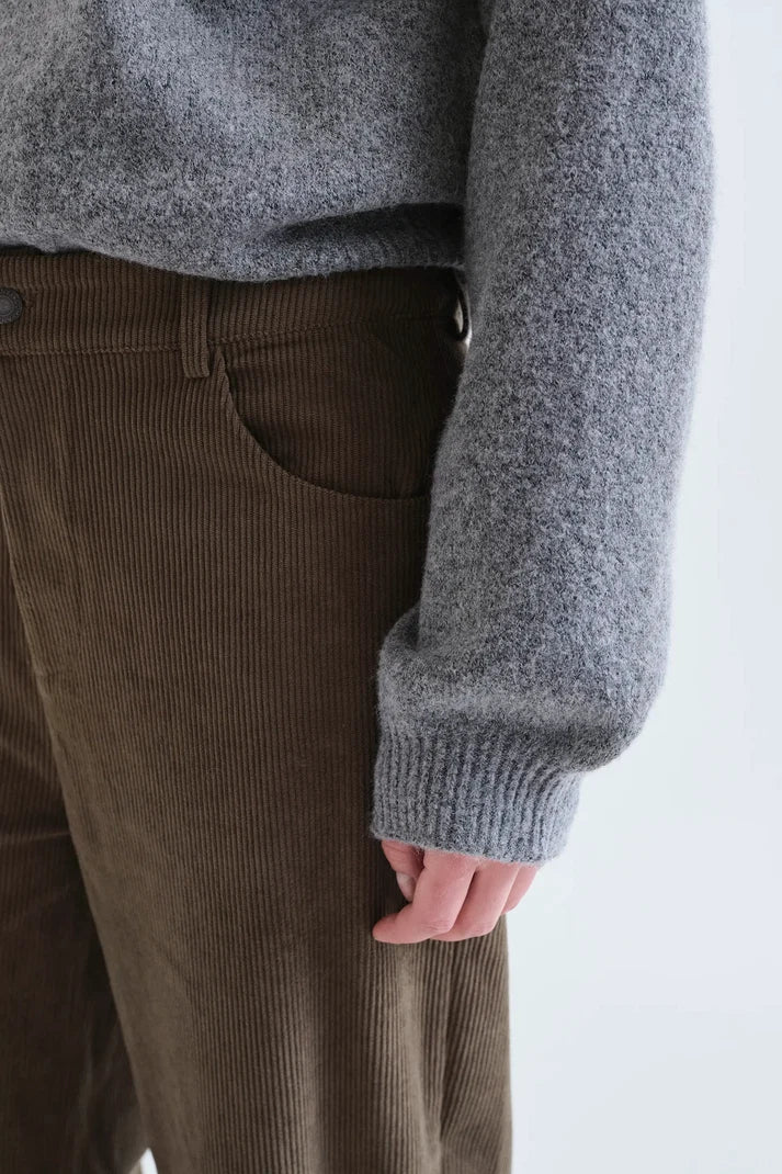 Pantaloni in velluto a coste marrone scuro