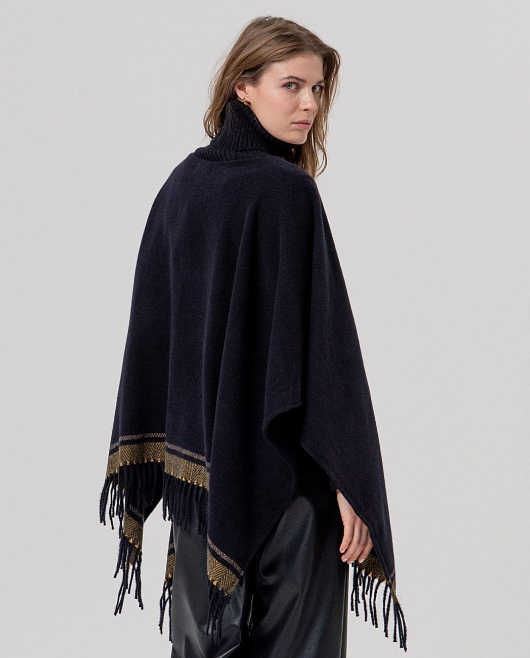 Poncho con collo in maglia