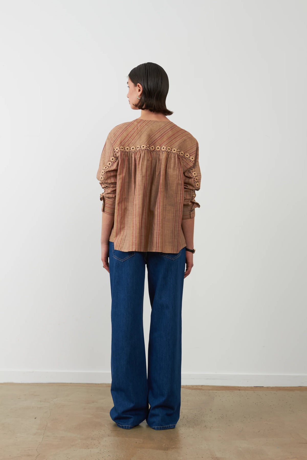 Camicia ricami floreali