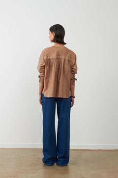 Camicia ricami floreali
