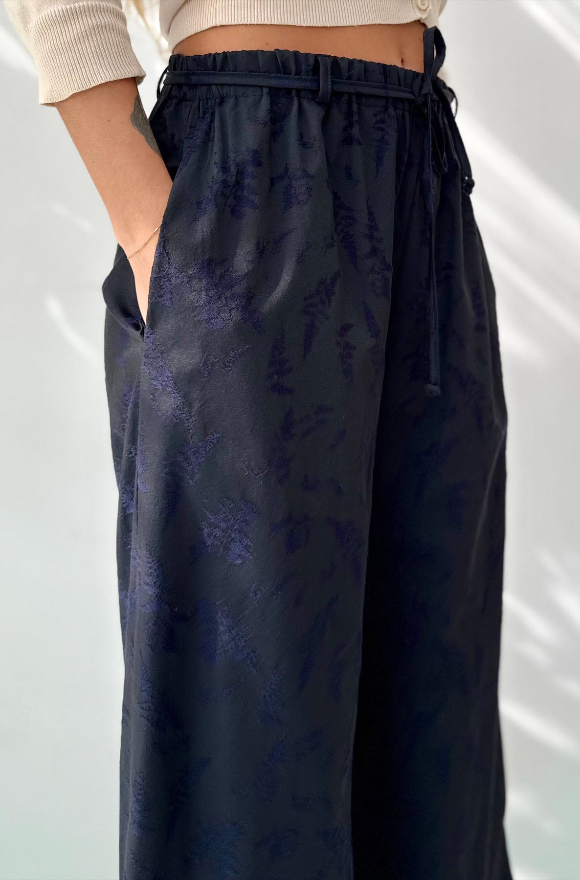 Pantalone a completo kimono Jacquard Botanico